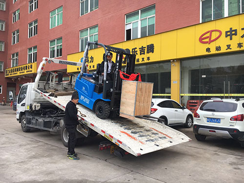 廈門電動(dòng)叉車公司，銷售比亞迪電動(dòng)叉車2.5噸一臺